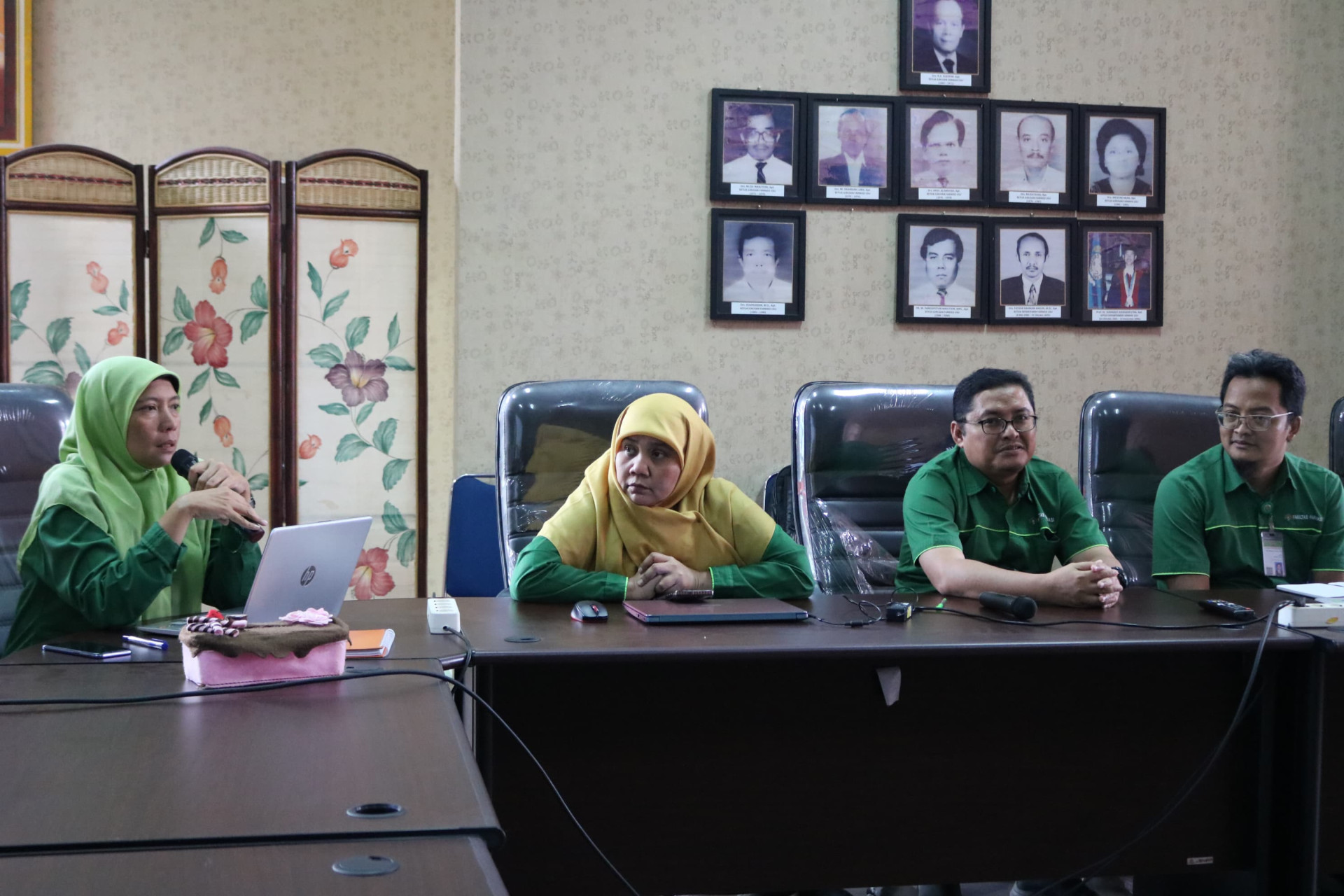 Rapat Evaluasi Kelulusan Mahasiswa Apoteker Semester Genap TA. 2033/2024